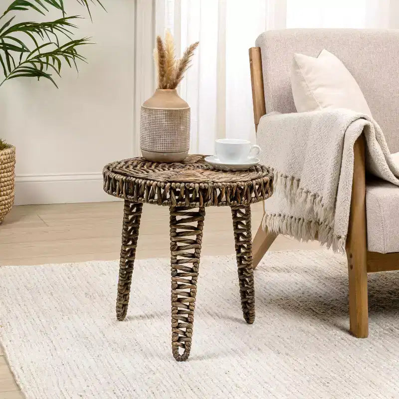 JONATHAN Y Amara 17 Coastal Bohemian Handwoven Water Hyacinth Round Tripod End Table