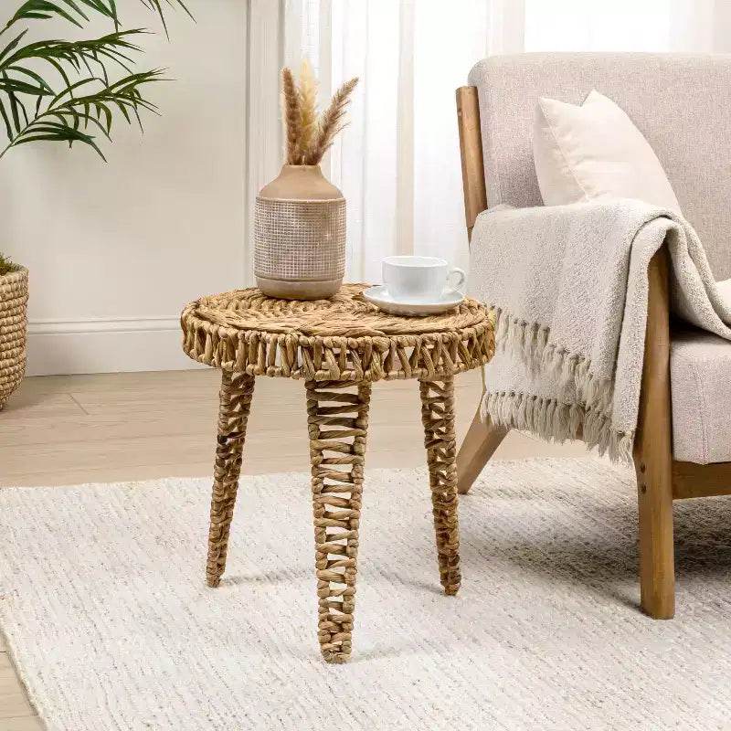 JONATHAN Y Amara 17 Coastal Bohemian Handwoven Water Hyacinth Round Tripod End Table